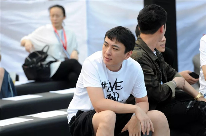 国民老公十年实习期暗淡收场，草根大学生又该如何立足职?。? title=